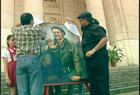 Donan cuadro del Che a la ciudad de Santa Clara