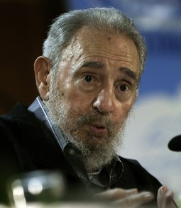 Fidel con intelectuales: El mundo debería ser una familia