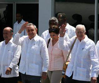 Raúl Castro despide a James Carter