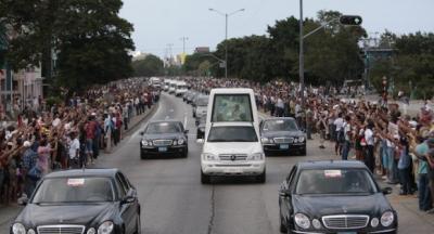 En fotos, la despedida al Papa en La Habana bajo la lluvia